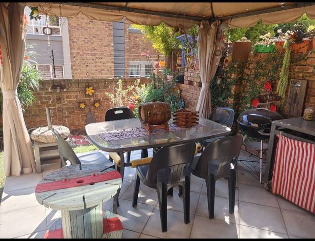 2 BEDROOM APARTMENT FOR SALE IN GLEN MARAIS